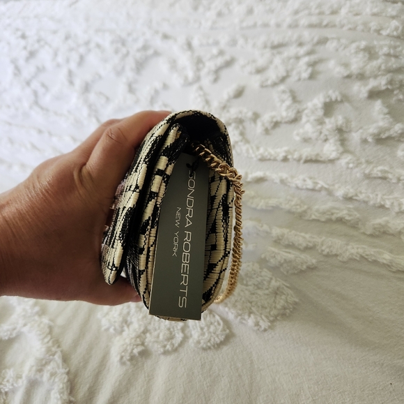 NWT Sindra Robert's Convertible Weave Pattern Clutch. Beautiful with chain strap - Picture 4 of 8